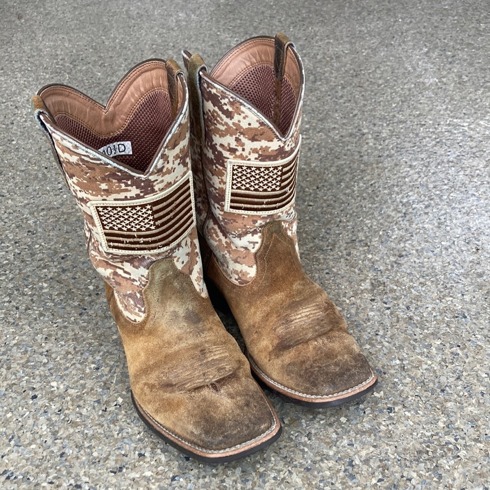 Ariat size 10.5 camo flag mens boots